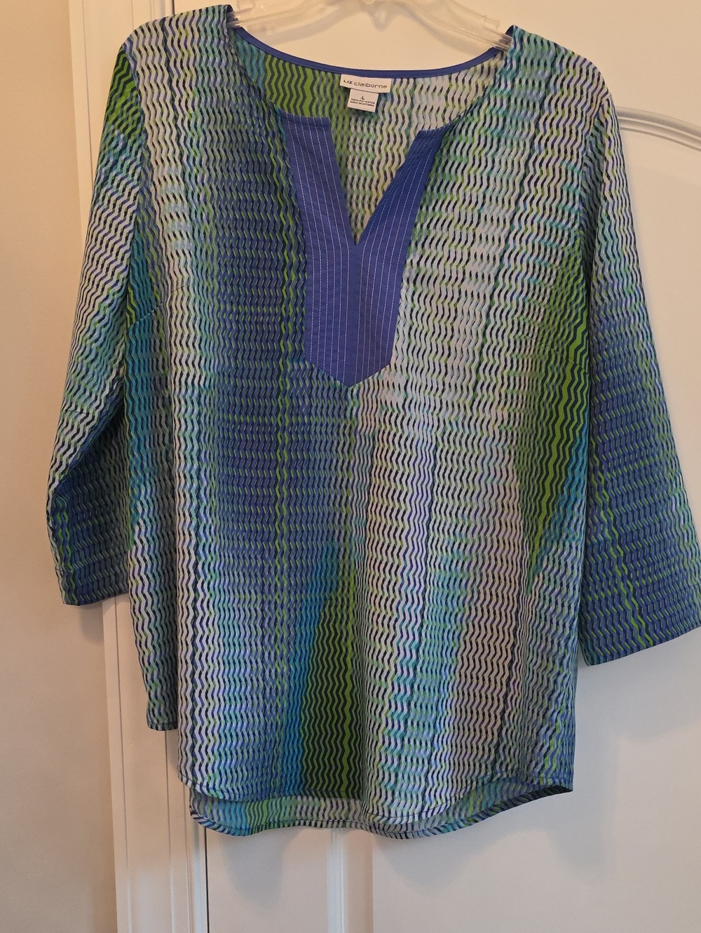 Liz Claiborne Blue and Green Wave Print Top